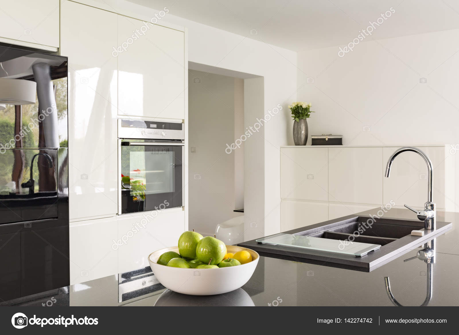 Futurisztikus magasfényű konyha — stock fotó © photographee.eu ...