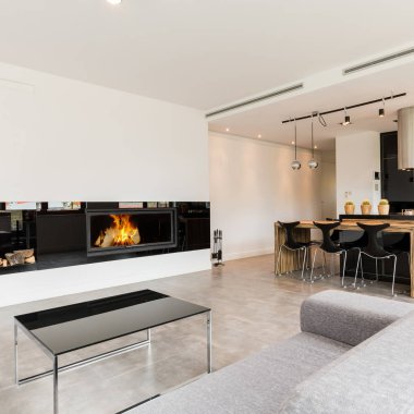 şömine ile çağdaş iç