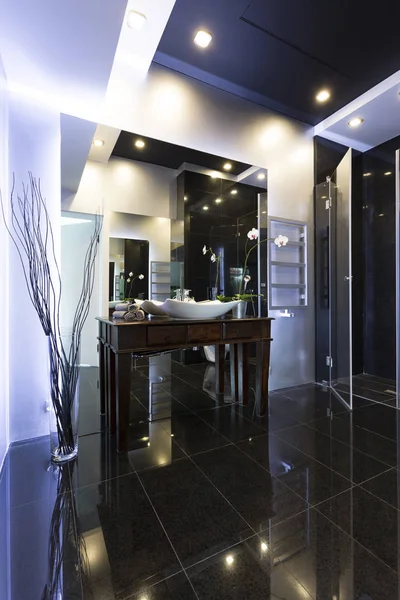 Baño moderno de alto brillo — Foto de Stock