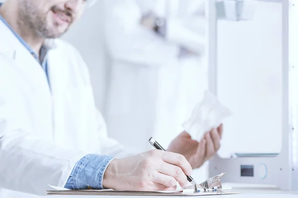 Man holding 3d model — Stock Photo, Image