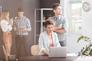 İş başında yaratıcı iş adamları