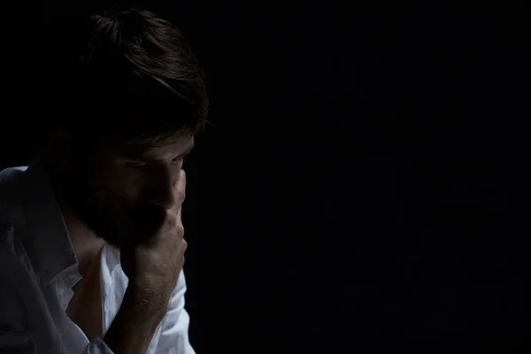 Man covering his mouth — Stock Photo, Image