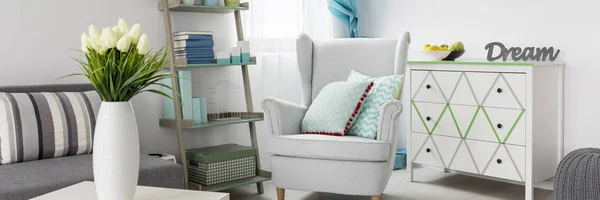 Mint decoraties in woonkamer interieur — Stockfoto © photographee.eu ... Mint decoraties in woonkamer interieur — Stockfoto © photographee.eu ...