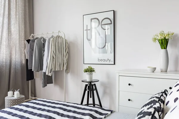 Dekorasi kamar tidur hitam dan putih — Stok Foto