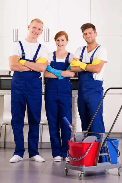 Team professioneller Reinigungskräfte — Stockfoto