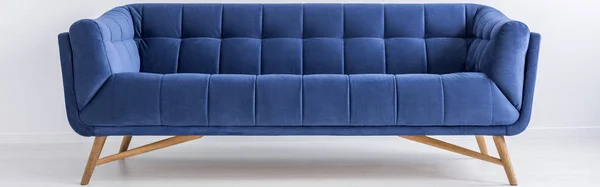 Sofa im weißen Zimmer — Stockfoto