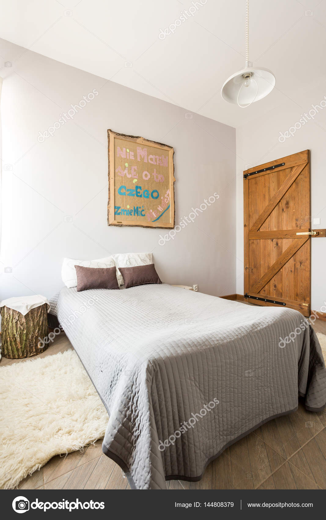 Ljust sovrum med dubbelsäng — stockfotografi © photographee.eu ...