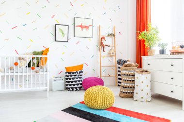 Beşik ve pouffs odası