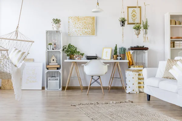 Kantor rumah tangga yang kreatif — Stok Foto