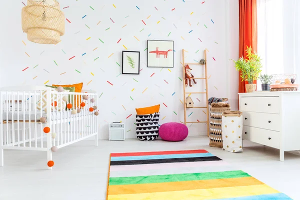 Geräumiges Zimmer für Kinder — Stockfoto