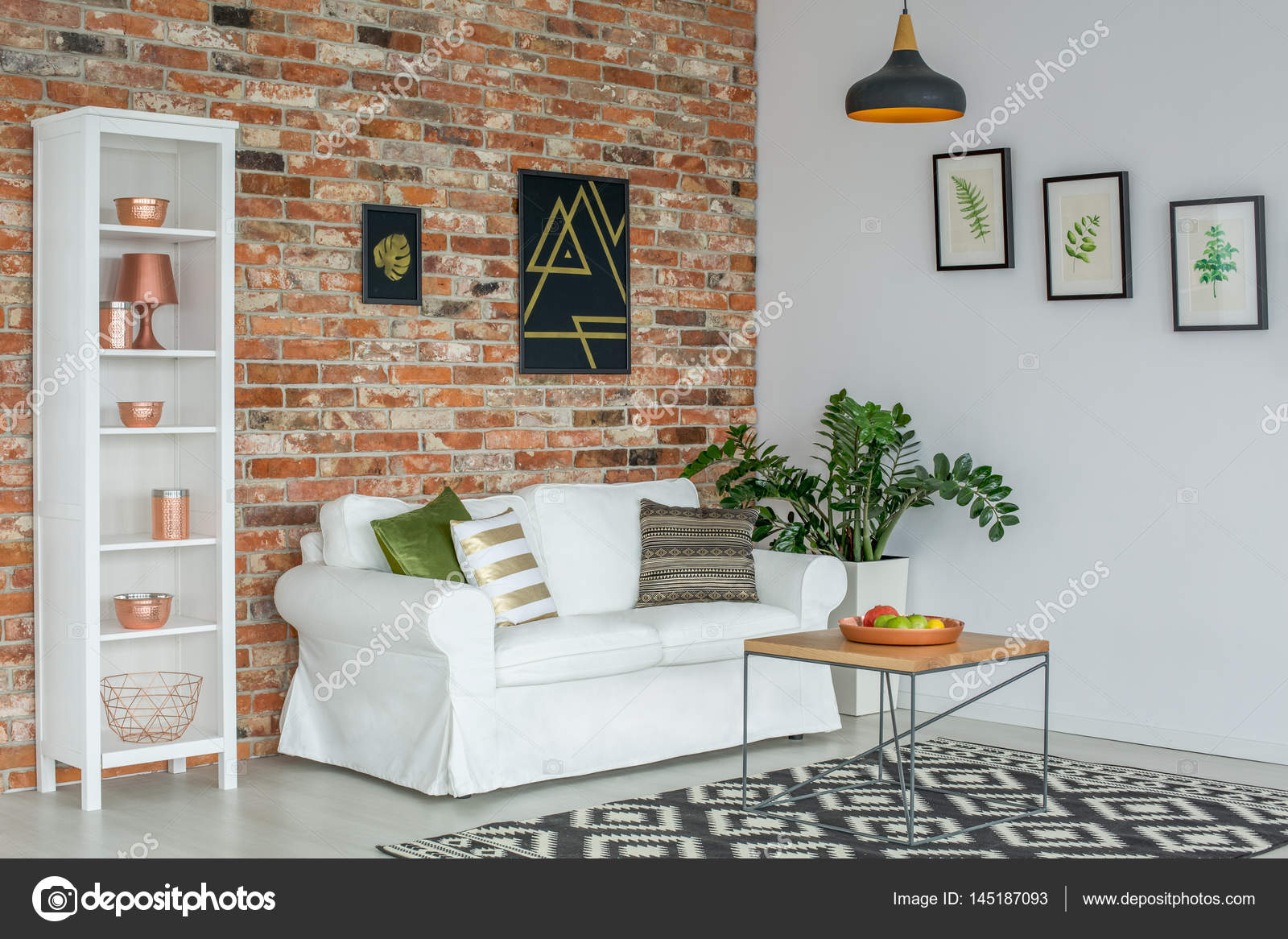 Industriële woonkamer met Bank — Stockfoto © photographee.eu #145187093 Industriële woonkamer met Bank — Stockfoto © photographee.eu #145187093
