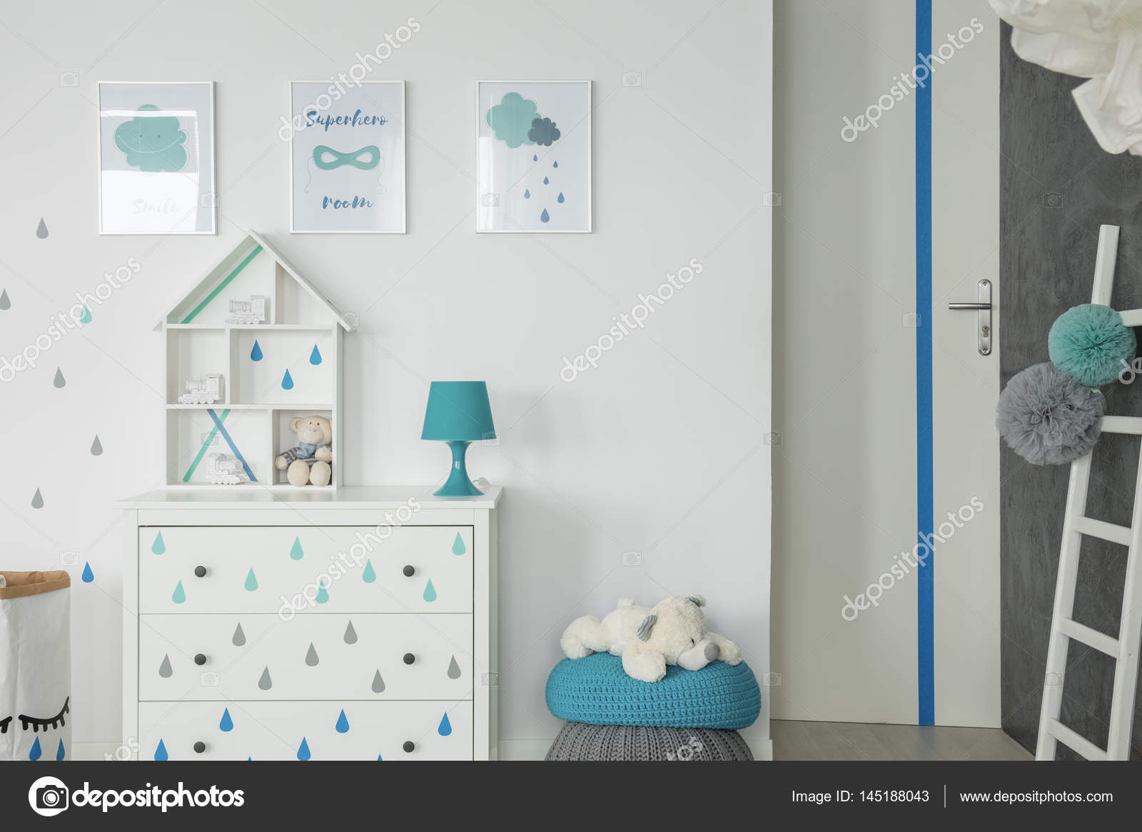 Witte baby slaapkamer met dressoir — Stockfoto © photographee.eu ... Witte baby slaapkamer met dressoir — Stockfoto © photographee.eu ...
