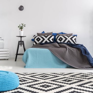 Minimalist yatak odası