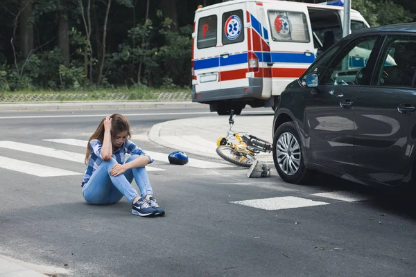Víctima aturdida de un accidente de coche — Foto de Stock