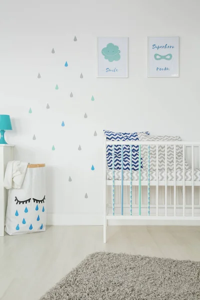 Simple, white baby bedroom — Stock Photo, Image