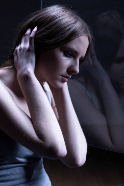 Kız sorunları olan yansıması