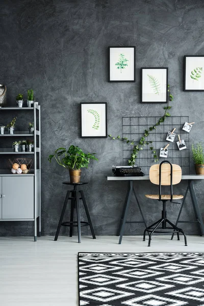 Één kamer flat met Bureau — Stockfoto