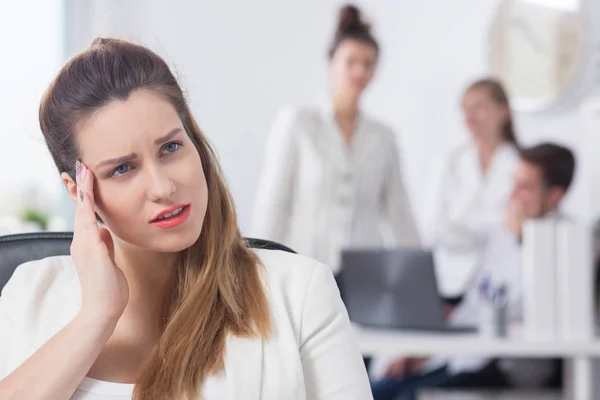 Frau mit Schwangerschaftssymptomen — Stockfoto