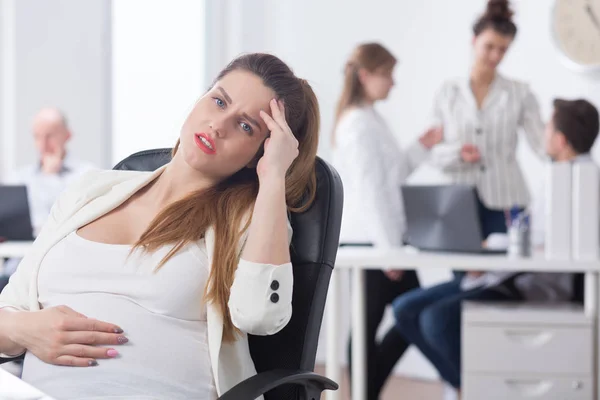 Těhotná s ranní nevolnost — Stock fotografie