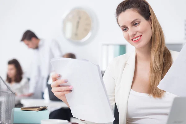 Pregnant office worker — Stock Photo, Image
