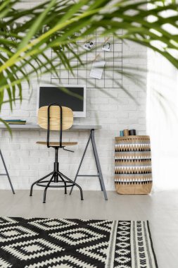 Çiçekli küçük Oda