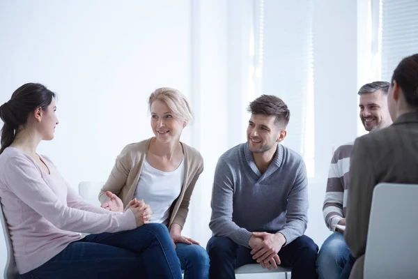 People talking in circle — Stock Photo, Image