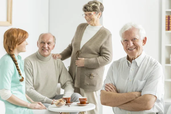 Man op pensioen club — Stockfoto