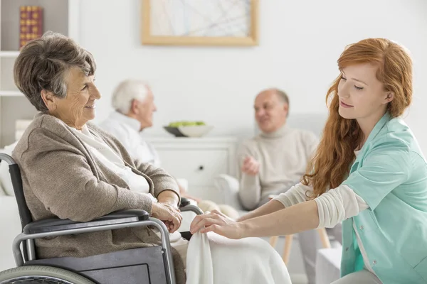 Pflege der Frau — Stockfoto