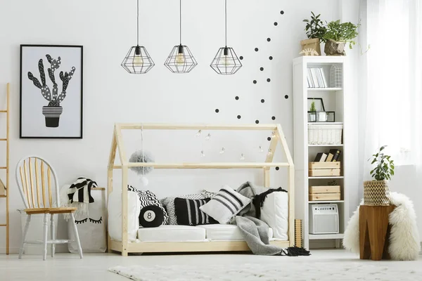 Baby slaapkamer in Scandinavische stijl — Stockfoto