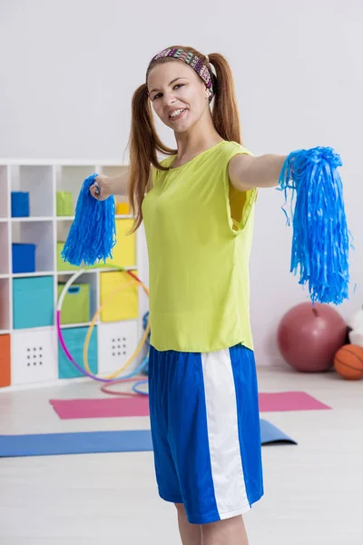 Menina fazendo exercícios físicos — Fotografia de Stock