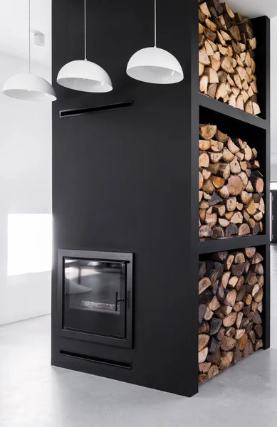 Moderna chimenea minimalista — Foto de Stock