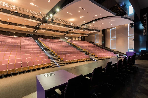 Plataforma en aula universitaria — Foto de Stock