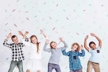 Çocuklar eğleniyor.