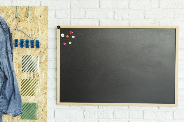 Blackboard and osb board — Stock Photo, Image