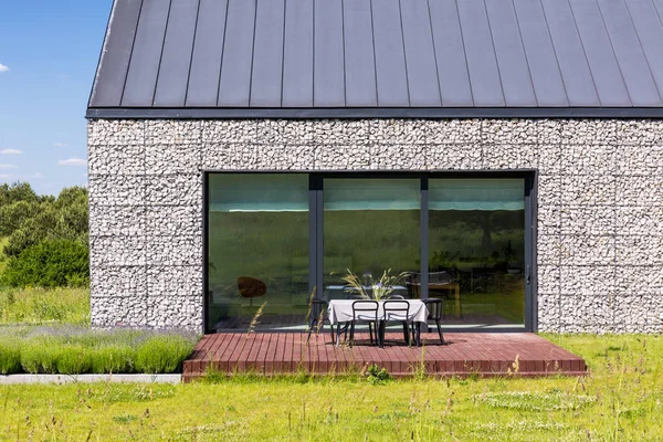 Moderna casa di pietra scandinava — Foto Stock