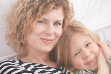 Anne ve kızı portre