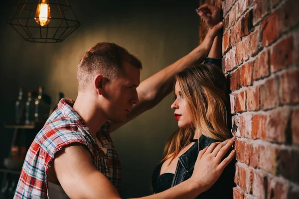 Handsome man and sexy woman — Stock Photo, Image