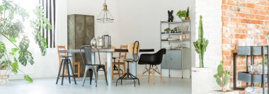 Parlak yemek salonu açın