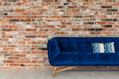 Kanepe ile şık çatı