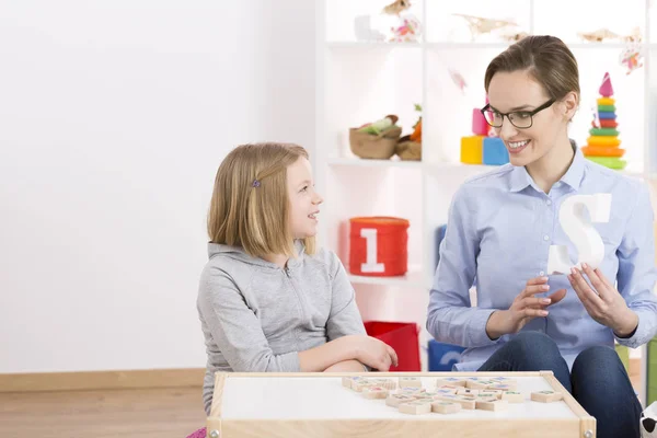 Girl and speech therapist — Stock Photo, Image