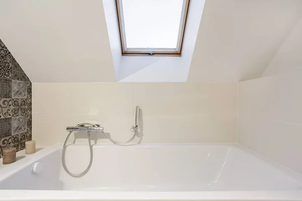 Salle de bain dans le loft — Photo