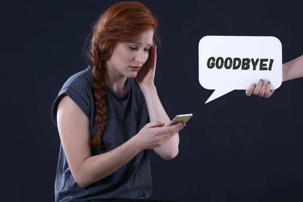 Woman using her phone — Stock Photo, Image