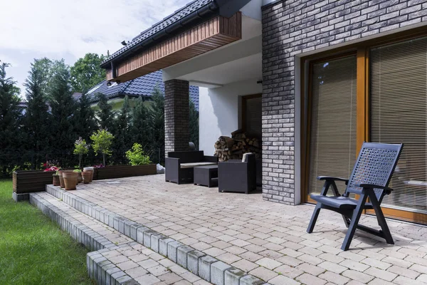 Patio with chairs and table — Stock Photo, Image