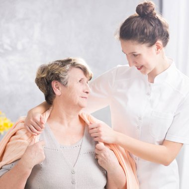 Profesyonel caregiver soyunma üst düzey Bayan