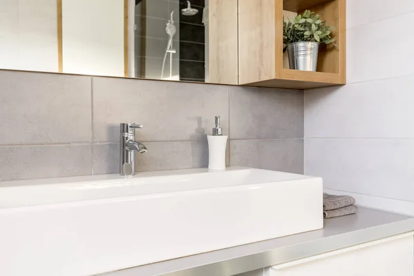 Kamar mandi dengan basin countertop — Stok Foto