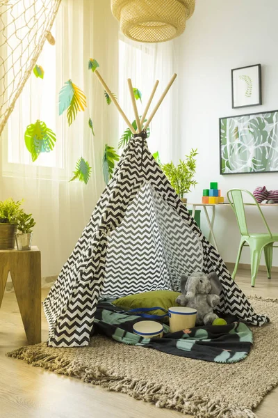 Zelt im Kinderzimmer — Stockfoto