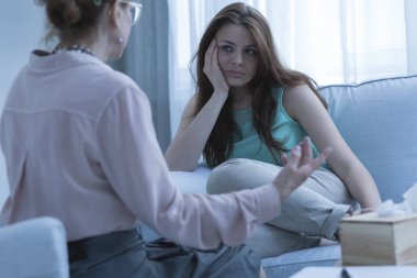 Kadın avukat sorunları tartışıyor