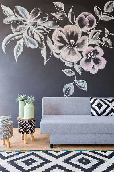꽃으로 칠판 벽 — 스톡 사진