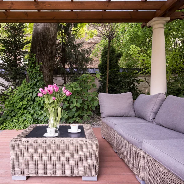 Bahçe dinlenme alanı