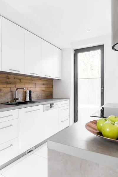 Keuken in nieuwe luxe huis — Stockfoto